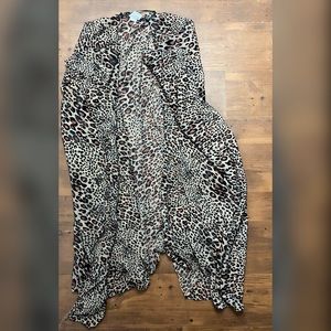 Time and tru Leopard print velvet kimono